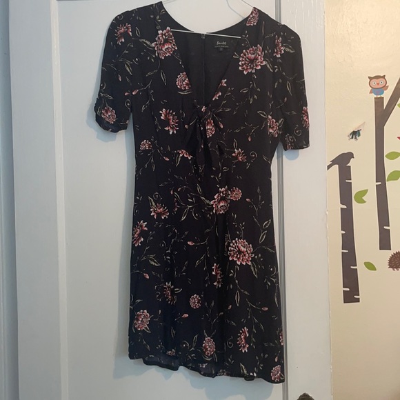 Bardot cutout dress same cut as third photo - Picture 2 of 3